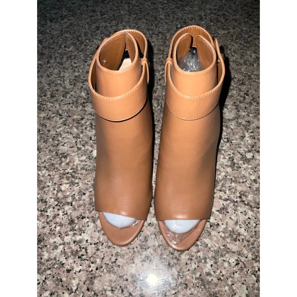 Women's Shoe Dazzle Wedges Size 8.5 Tan